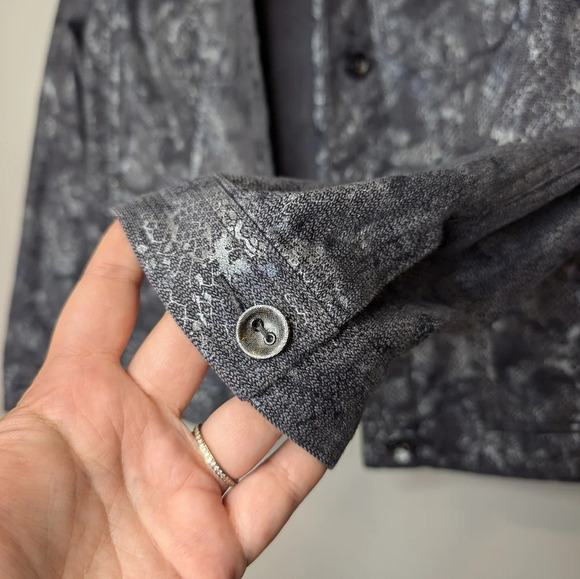 Chico's Grey & Silver Button Down Denim  Style Snake Skin Print Woman Size 1 M - Picture 5 of 9